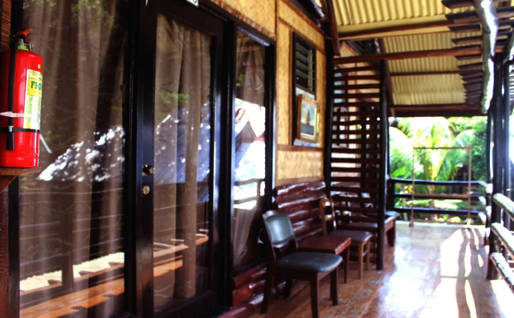 Novie's Tourist Inn