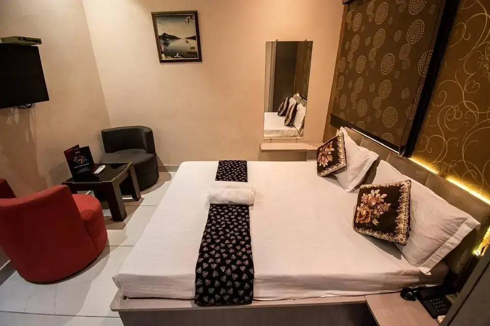 Hotel 7 PM