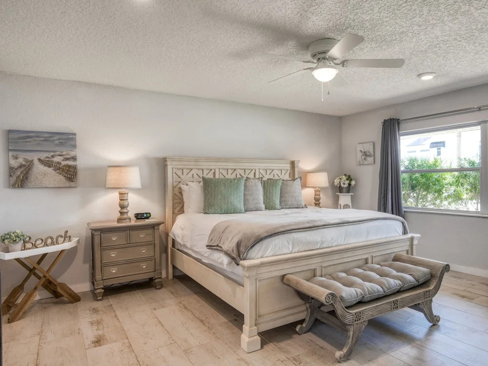 Canalfront Dream Pool, Dock & 3 Blocks To Beach! 5 Bedroom Home