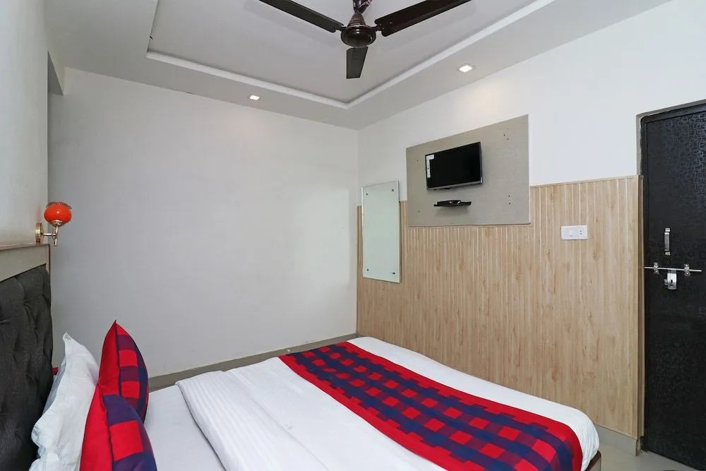 OYO Flagship 24679 Hotel Green House