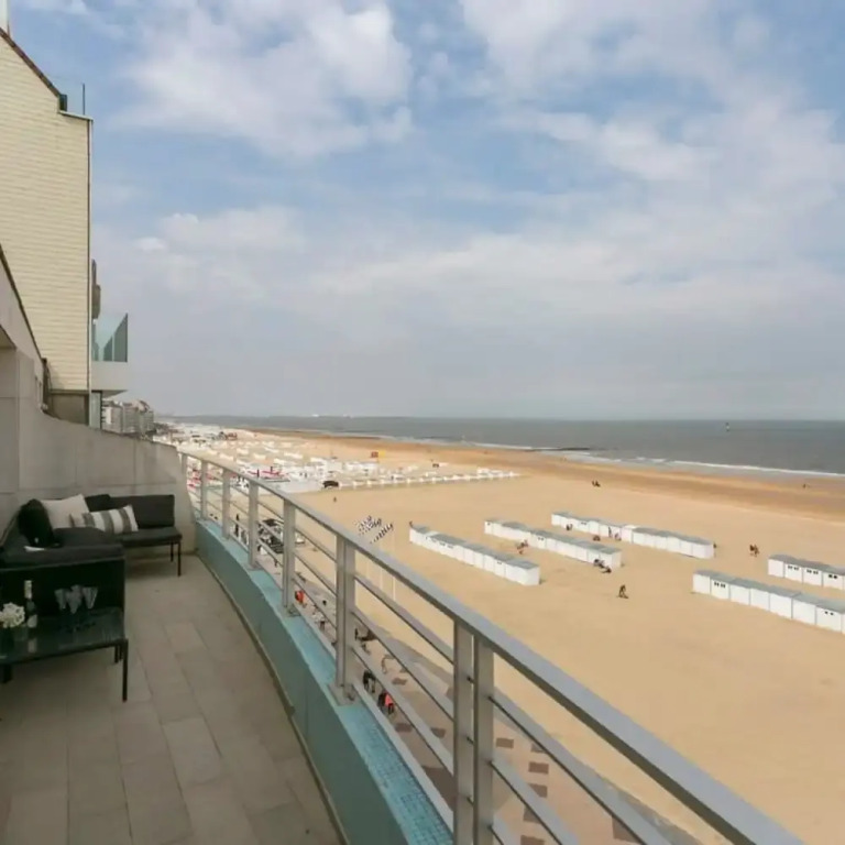 Panoramic Seaview Apartment in t Zoute