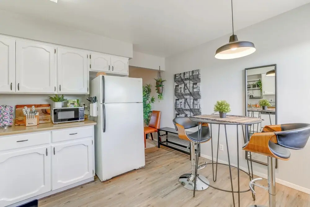 Walk to Conveniences: Tempe Condo w/ Pool!
