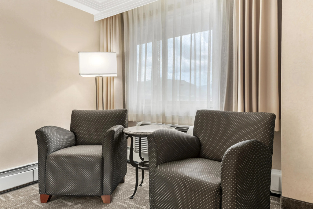 Best Western Plus Silver Saddle Inn