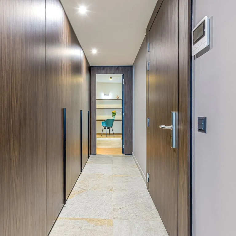 Icon H 501 Suite Business