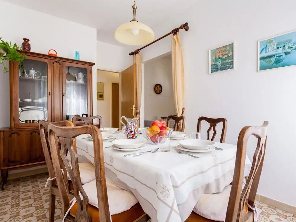 Spacious Holiday Home near Sea