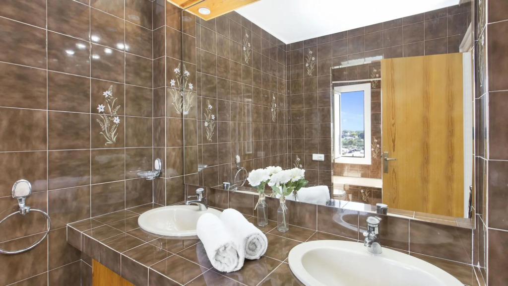 Nuri in Blanes with 5 bedrooms and 3 bathrooms