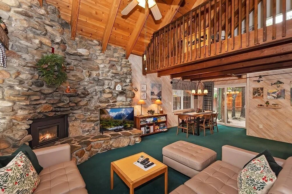 020 - Summit Haus