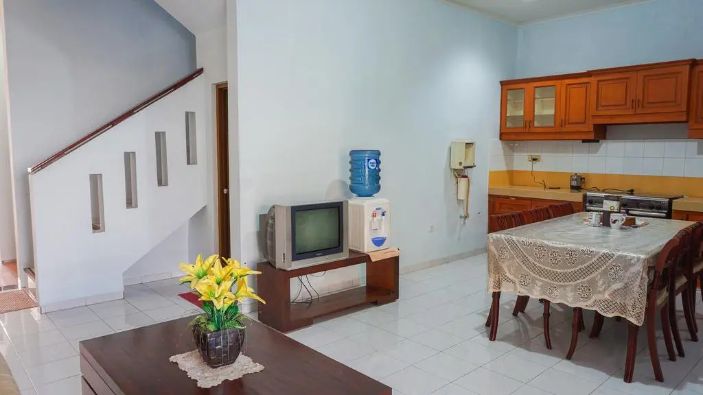 SPOT ON 1792 Roemah Nenekoe Guest House