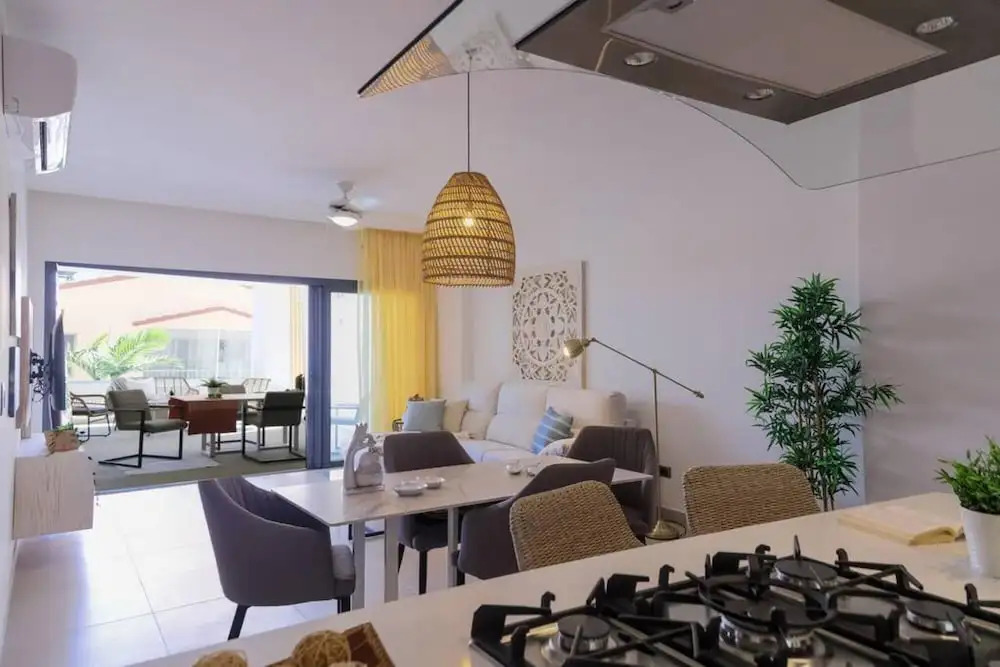 Spacious Modern Apartment With Private Picuzzi
