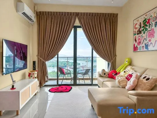 FunxVivid Seaview 2BR 2CP near SG CIQ KSL ZooJB