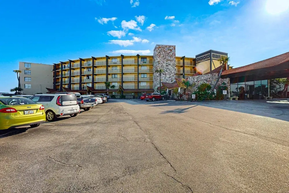 Hawaiian Inn 322