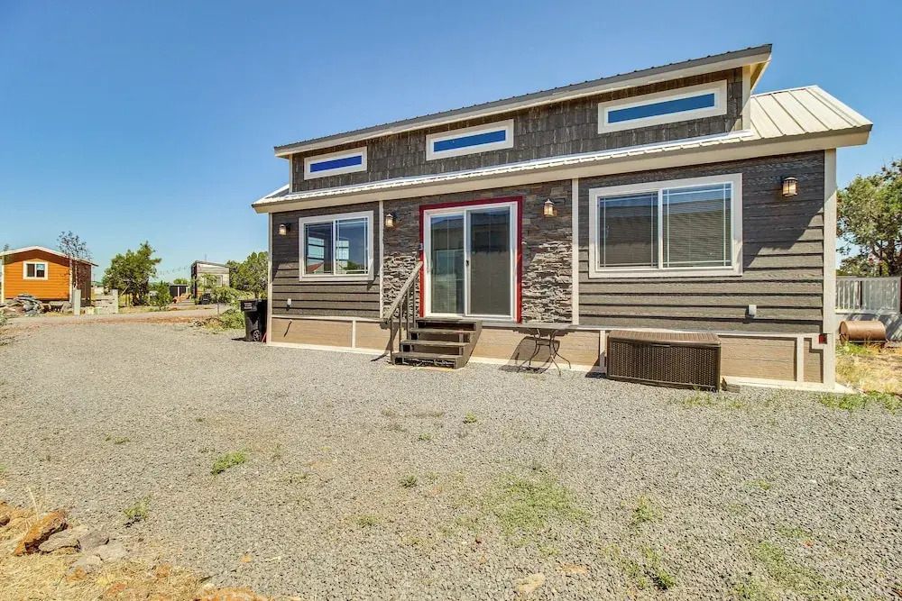 2 Mi to Rainbow Lake: Lovely Lakeside Tiny Home