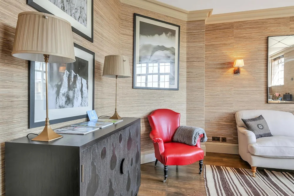 Stunning Chelsea Manor Gem - HBG