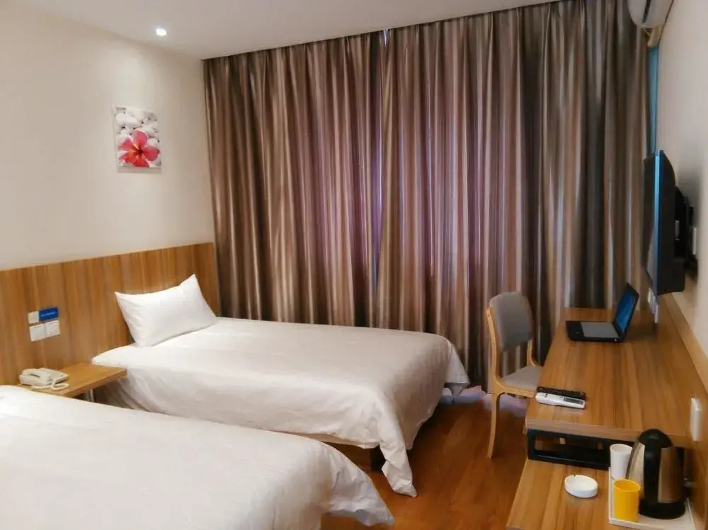 Eaka 365 Hotel