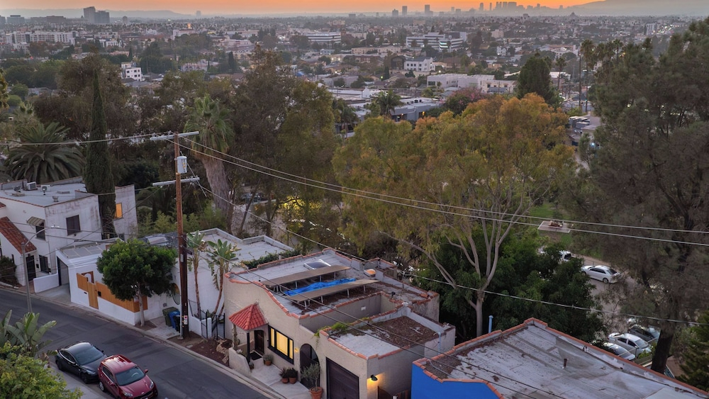 Spanish Revival Charm in Silver Lake w/ Patio, BBQ & Walkable Location Maltman Manor by Avantstay