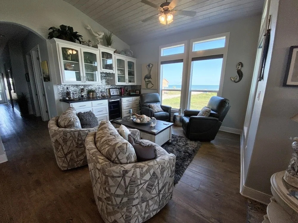 The Salty Mermaid 3 Bedroom Home by Redawning