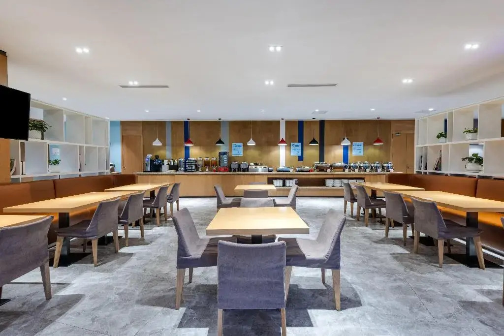 Holiday Inn Express Shanghai Pujiang by IHG