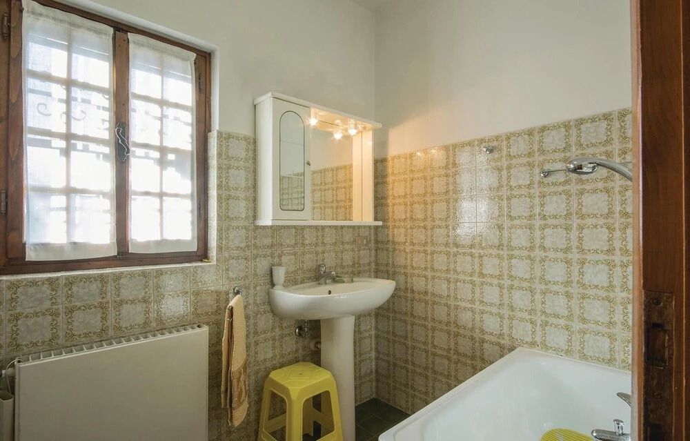3 Bedroom Stunning Home In Uzzano Pt