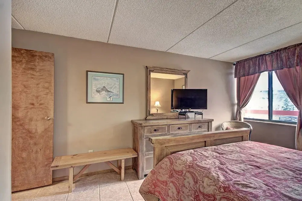 Spacious Condo in the Heart of Center Village - Pet Friendly - VS367 by Redawning