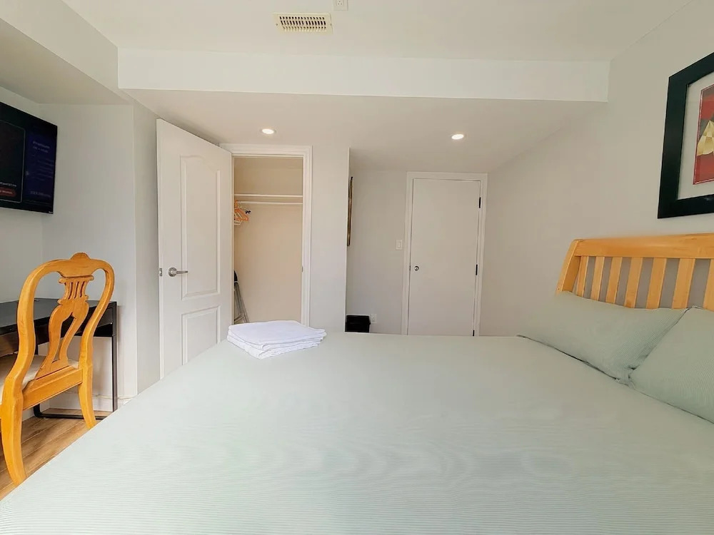 Cozy Rooms in Bright Walkout Suite - Newly Renovated in 2026