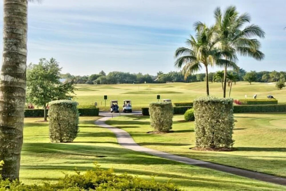 Bologna - Luxury 2-BR Condo with Lake & Golf Views at Green Links, Lely Resort. Access to Pool, Hot Tub, Tennis Courts, and Golf Courses. Near Naples Beaches & Downtown