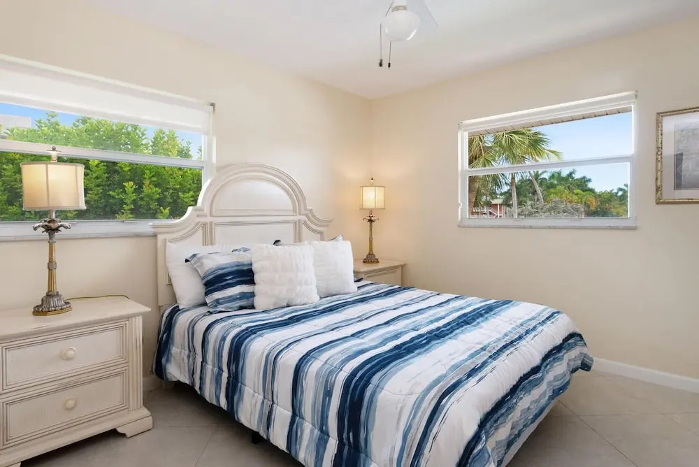 Olde Naples Condo #811