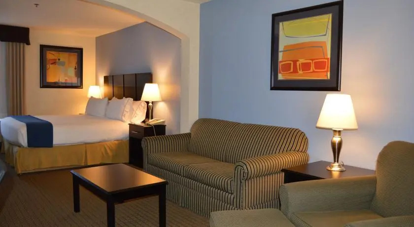 Holiday Inn Express & Suites Clinton by IHG