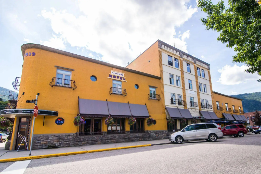 Adventure Hotel