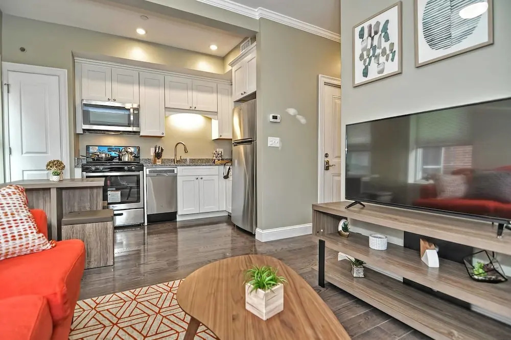 2br/1ba Near Paul Revere House by Domio