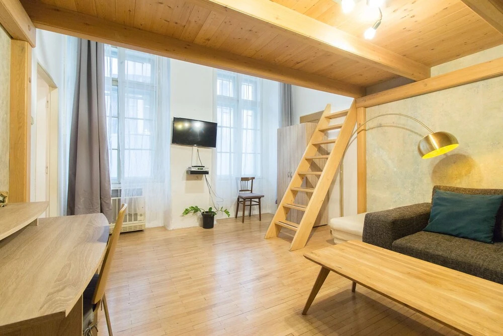 Cosy Apartment for 4 next to the Main Train Station by easyBNB