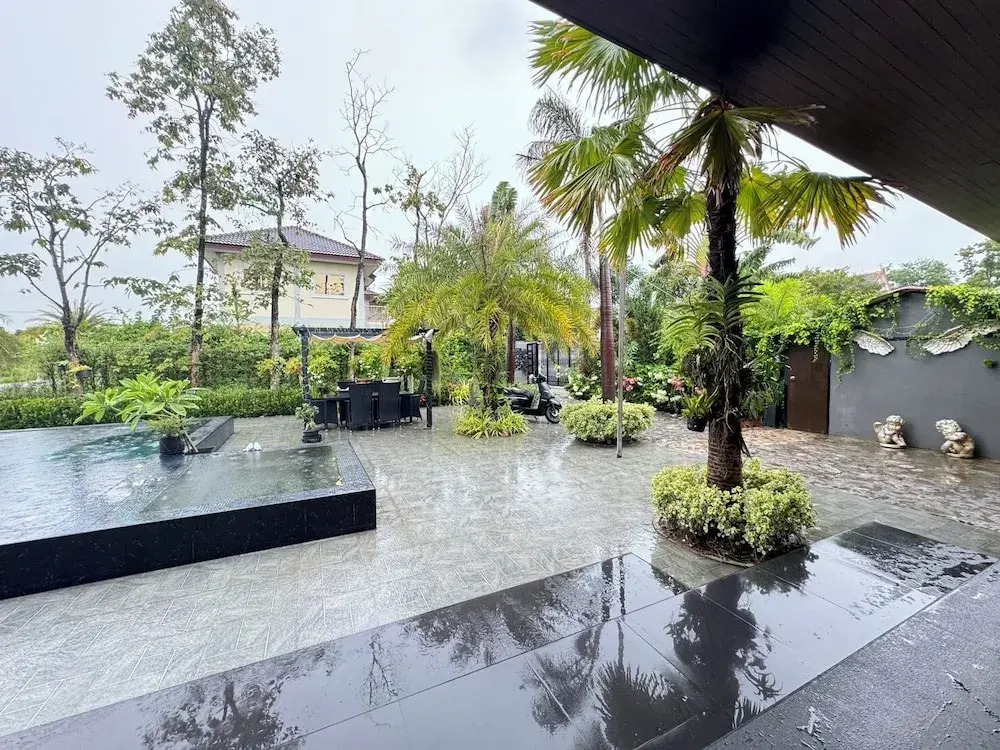 Huge Pool Villa with Private Lake