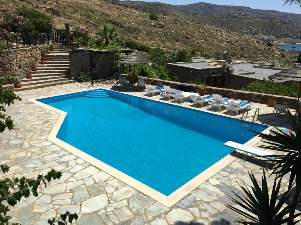 Villa Tereza, 2' walk from Koundouros beach and gorgeous pool!