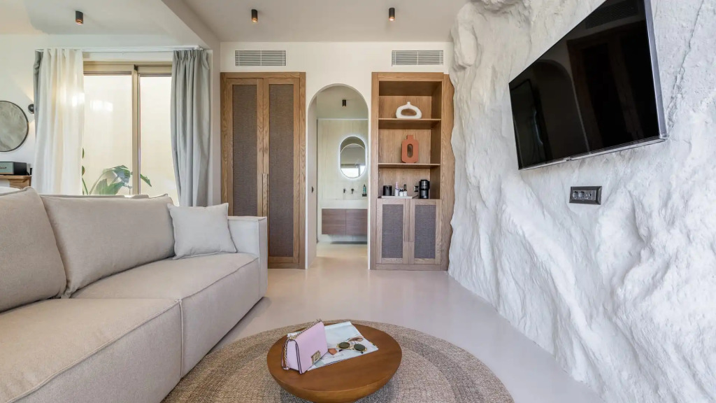 Solus Suites Milos