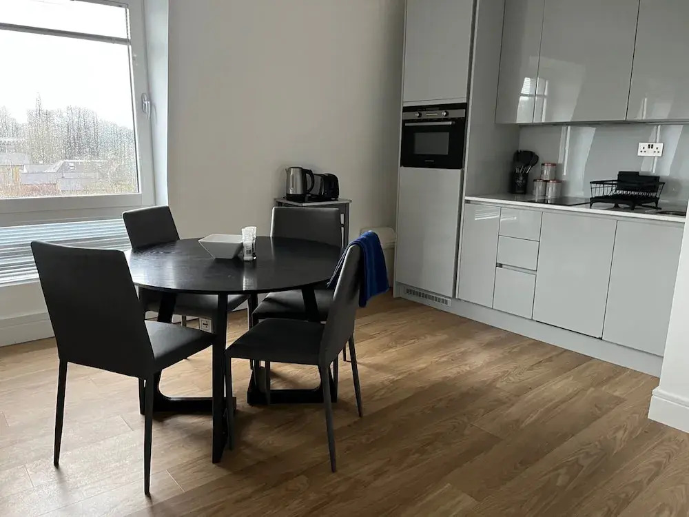 2br-modern-fullkitchen-25mincentrallondon-parking