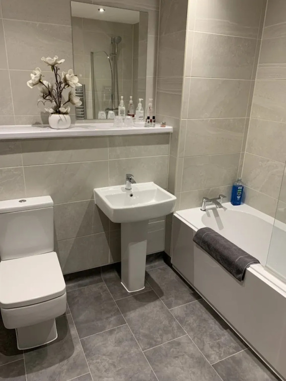 Stunning two bed City Center Apartment