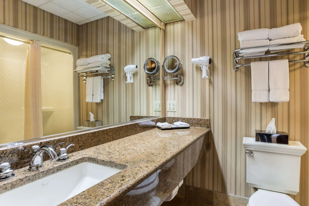 Traditions Hotel & Spa Johnson City - Binghamton, an Ascend Collection Hotel