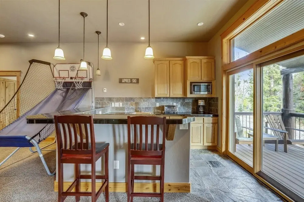 Swift Getaway 5 Bedroom Home by Redawning