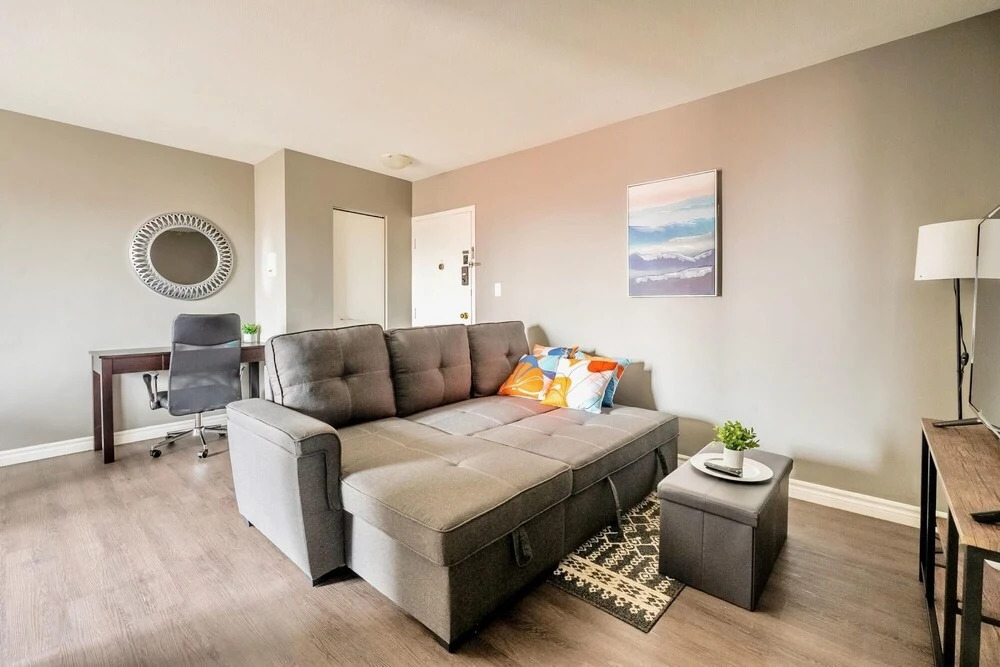 2BR Apt w King Bed and Netflix- Prime Location