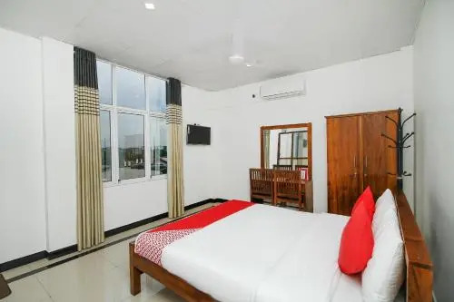 OYO 361 Grand Rovinka Hotel