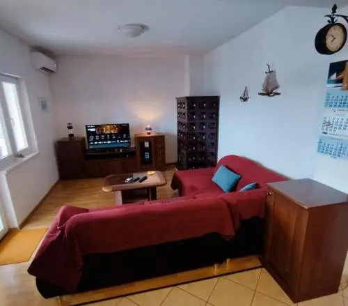 Apartments Grbac Veli Rat-Seaside
