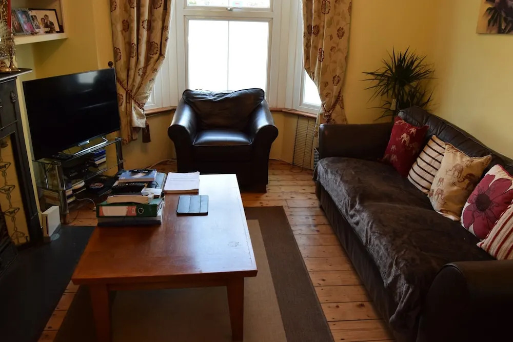 Country Style 3 Bedroom Victorian House