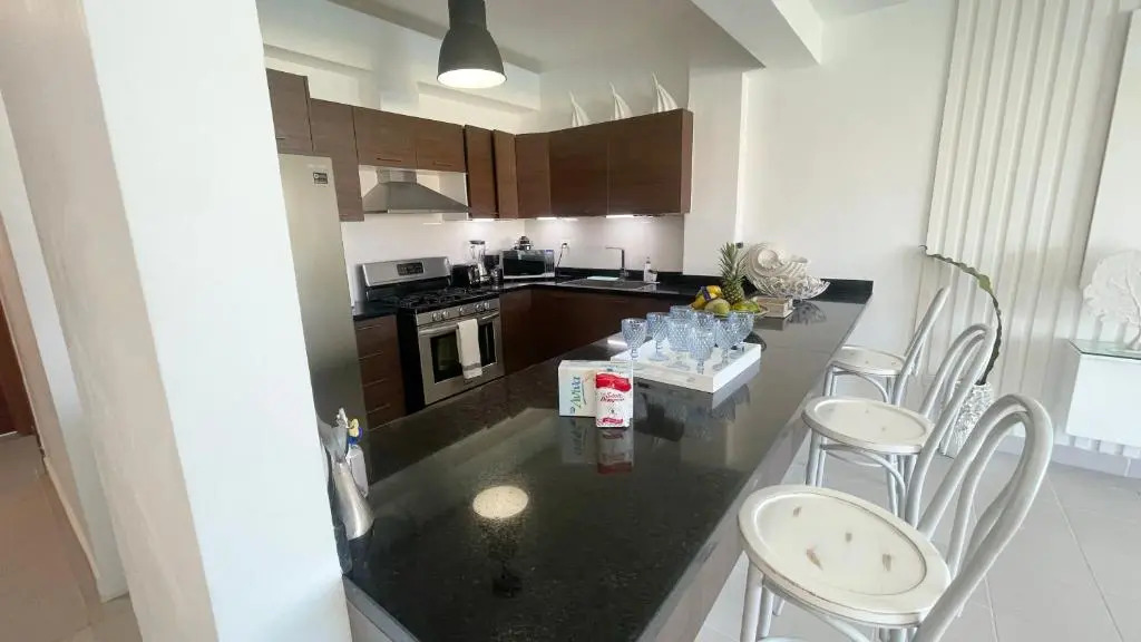 Relaxing 2 Bedroom Ocean View with Pool Close to the Beach