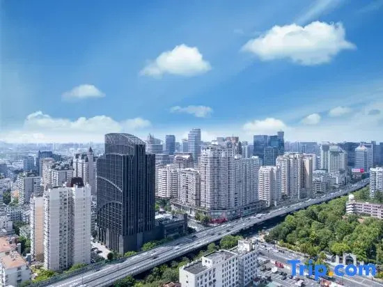 Yizhong Hotel (Hangzhou West Lake Lakeside Zhonghe North Road Subway Station)