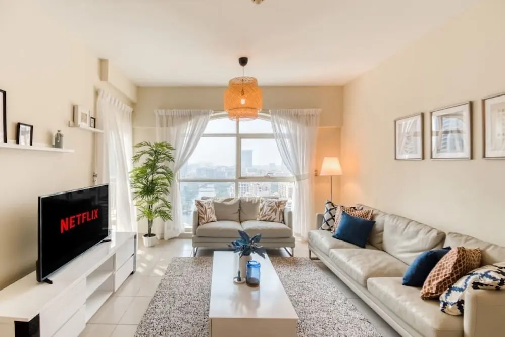 Relaxing, Chic Apartment in The Views