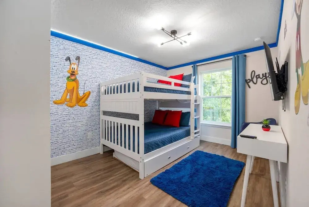 New Listing - Modern Decor 4 BR Townhouse