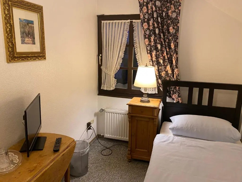 Hotel zur Post Dabringhausen - Quiet Business Hotel near Cologne and Dusseldorf Trade Fairs
