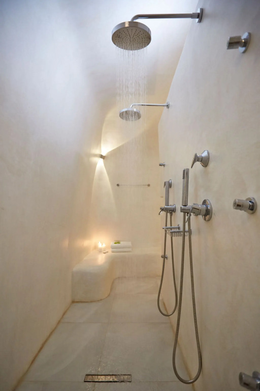 Aura Suites