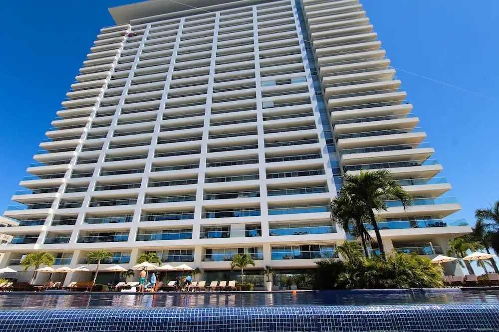 Luxury Apartment in Marina Vallarta-garden