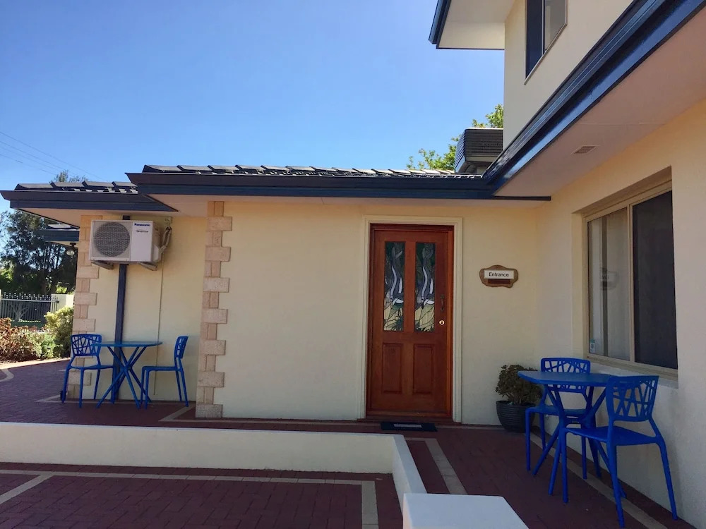 The Royal Dolphin B&B in Safety Bay