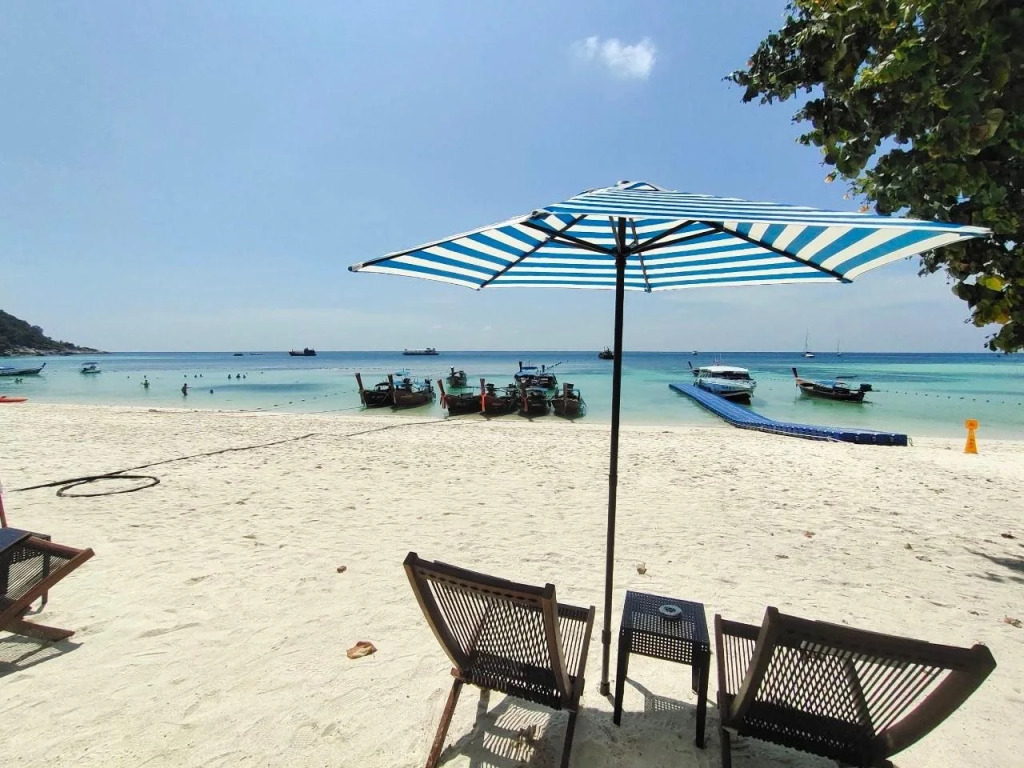 Charming Lipe Beach Resort
